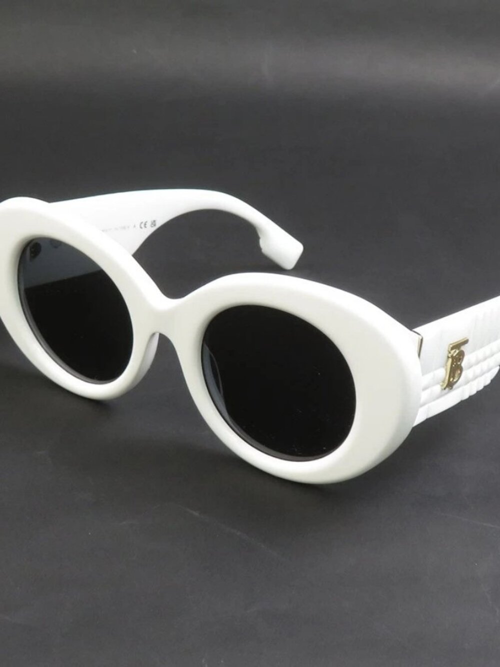 BURBERRY Sunglasses White/Black Plastic/Goldtone